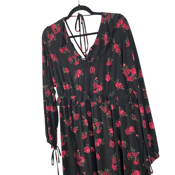 Torrid Black Rose Print V-Neck Tie-Back Dress Size 1X - Picture 3 of 6